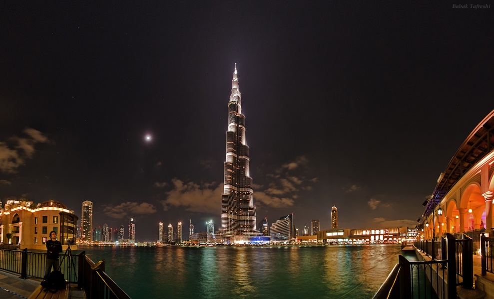 Nuit pauvre en étoiles sur Dubaï