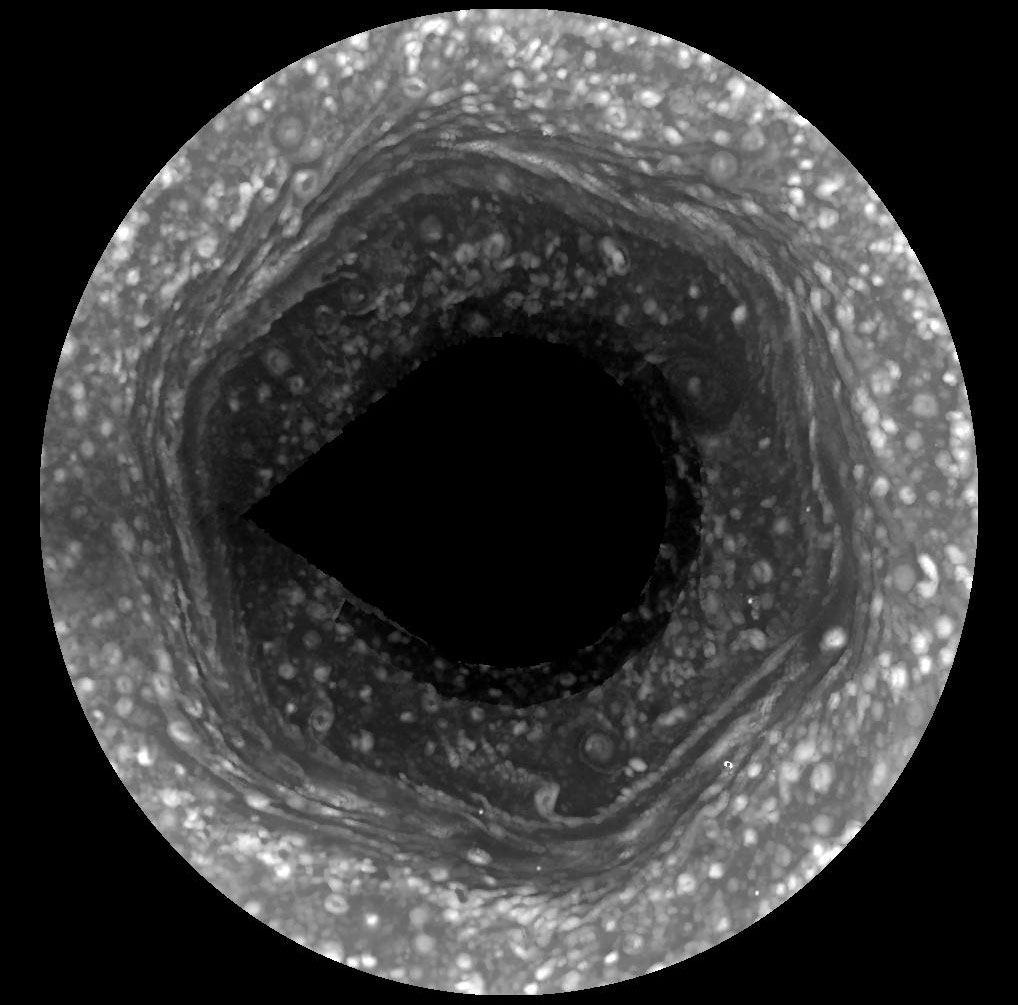 L\'hexagone de Saturne se révèle en pleine lumière