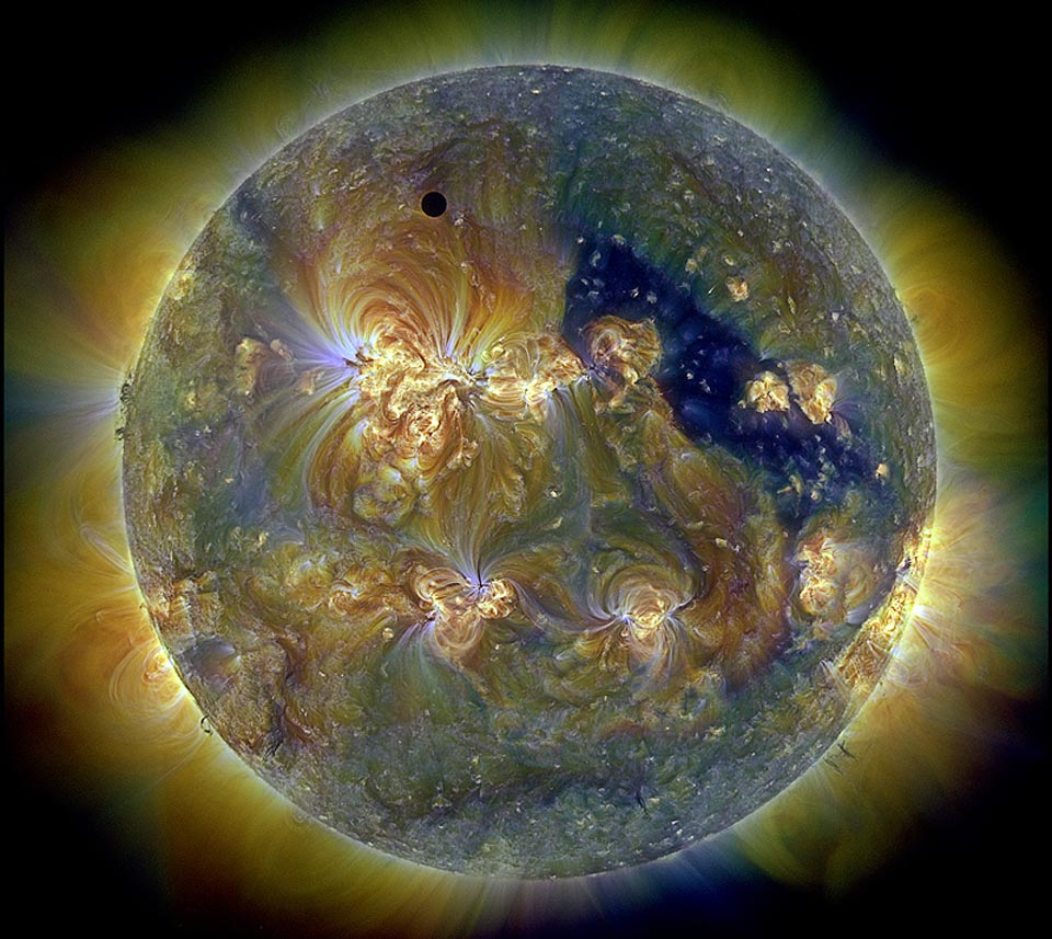 Transit de Vénus en triple ultraviolet