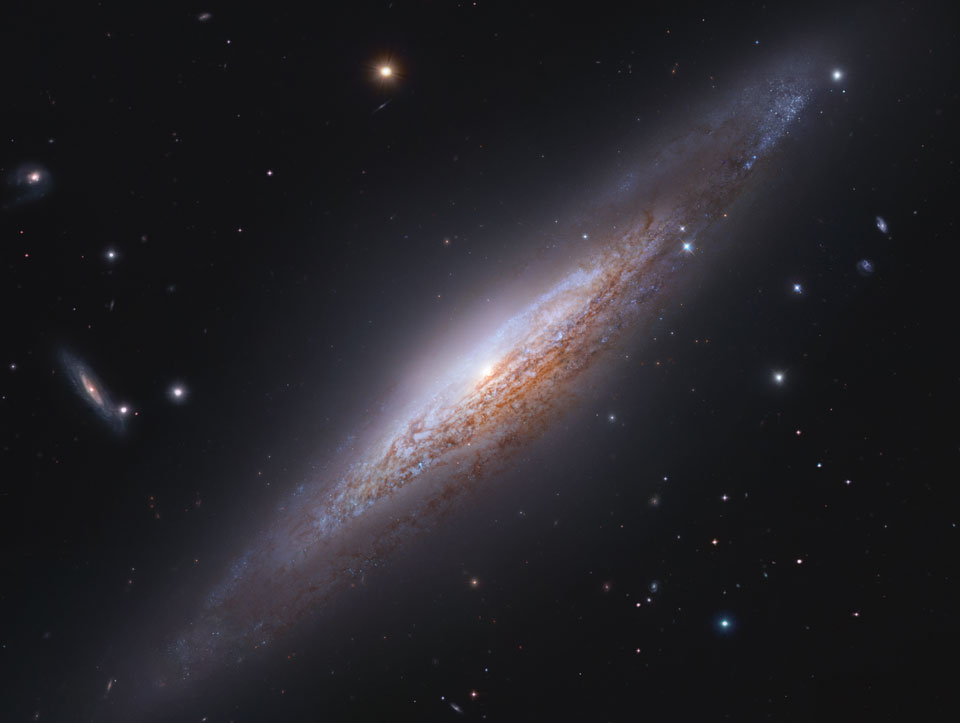 NGC 2683, spirale sur la tranche