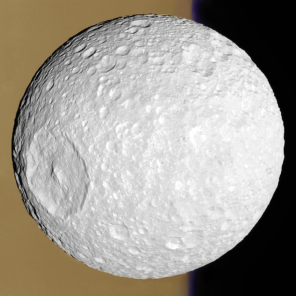 Mimas, la petite lune avec un grand cratère
