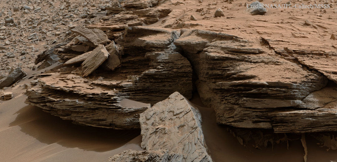 Dépôts sédimentaires près du Mont Aeolis sur Mars