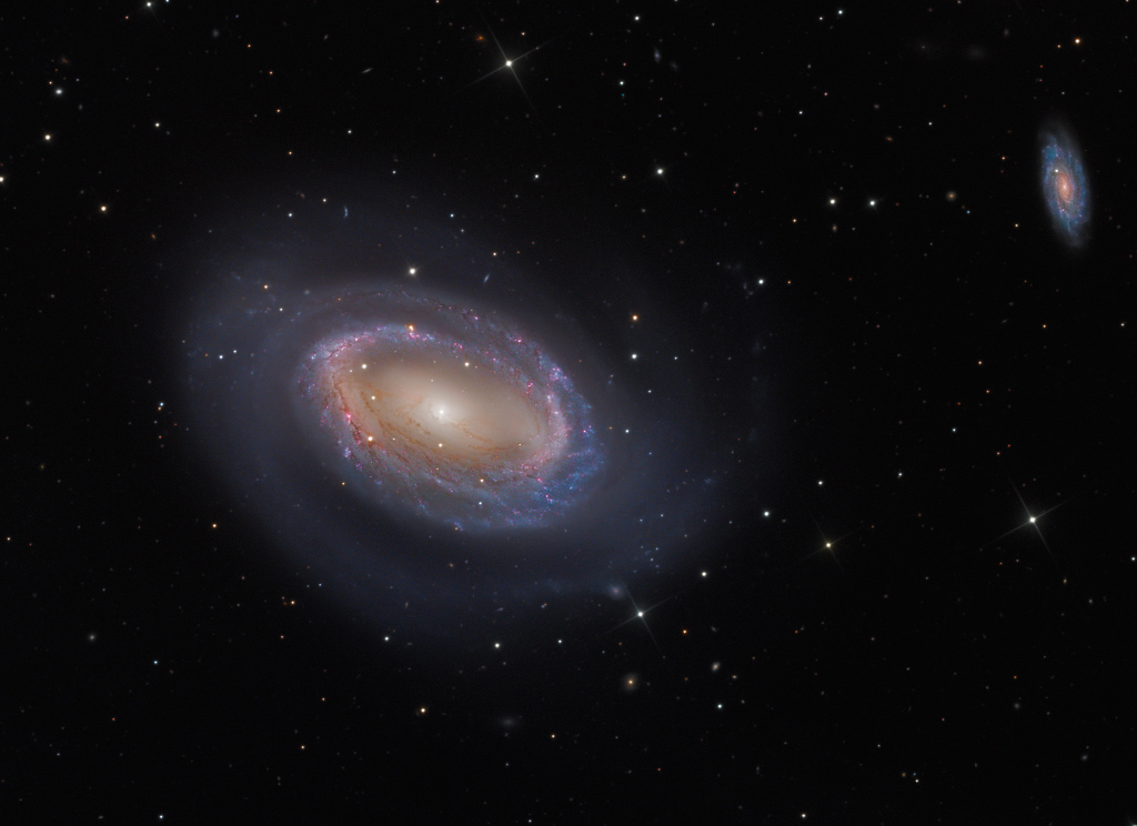NGC 4725, une galaxie qui a le bras long