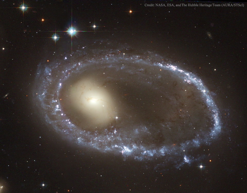 Une galaxie annulaire vue par Hubble