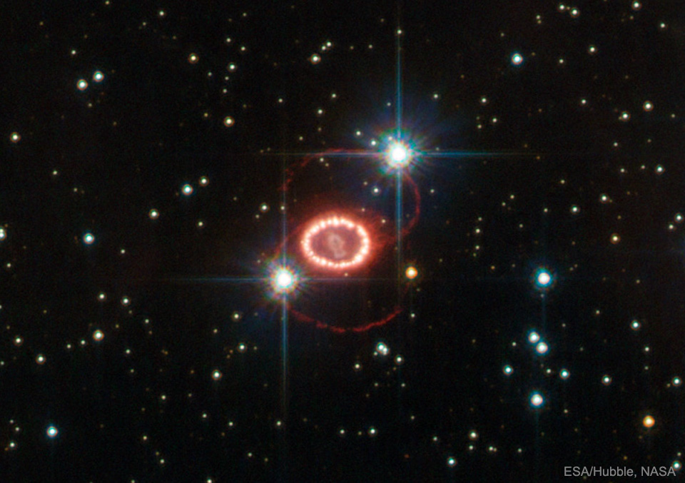 Mystérieux anneaux autour de SN 1987A