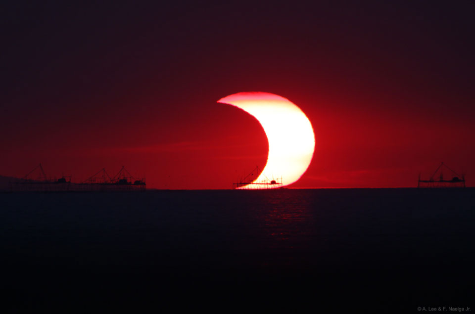 Eclipse partielle sur la baie de Manille