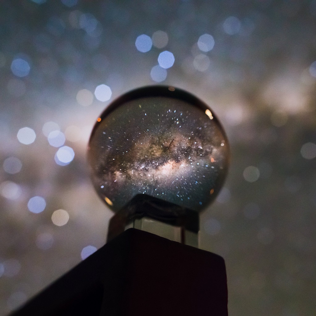 Une galaxie dans une boule de cristal