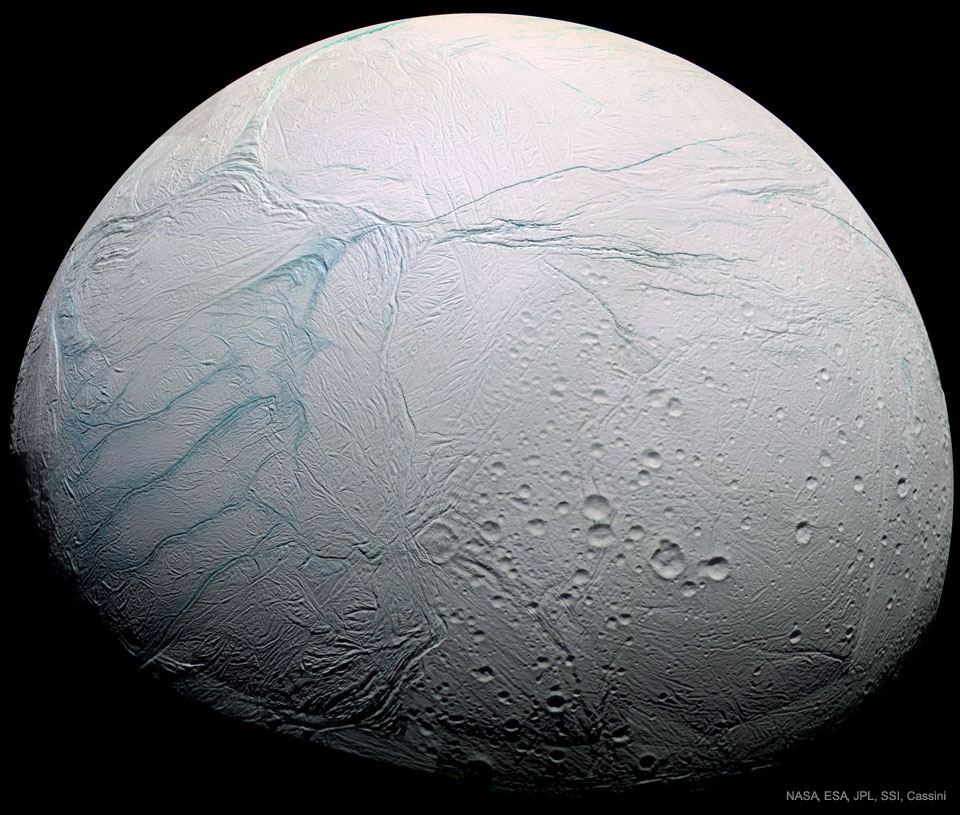 Molécules organiques complexes sur Encelade