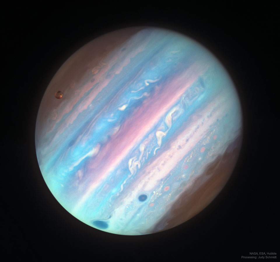 Jupiter en ultraviolet depuis Hubble