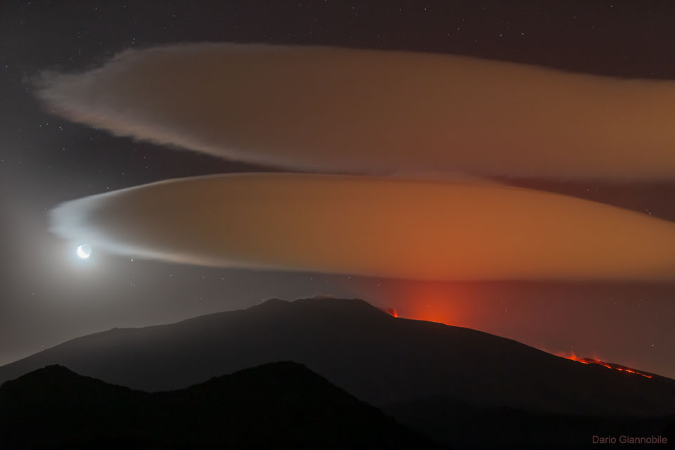Nuages lenticulaires au-dessus de l\'Etna