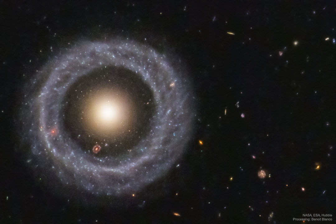 L\'objet de Hoag, étrange galaxie à anneau