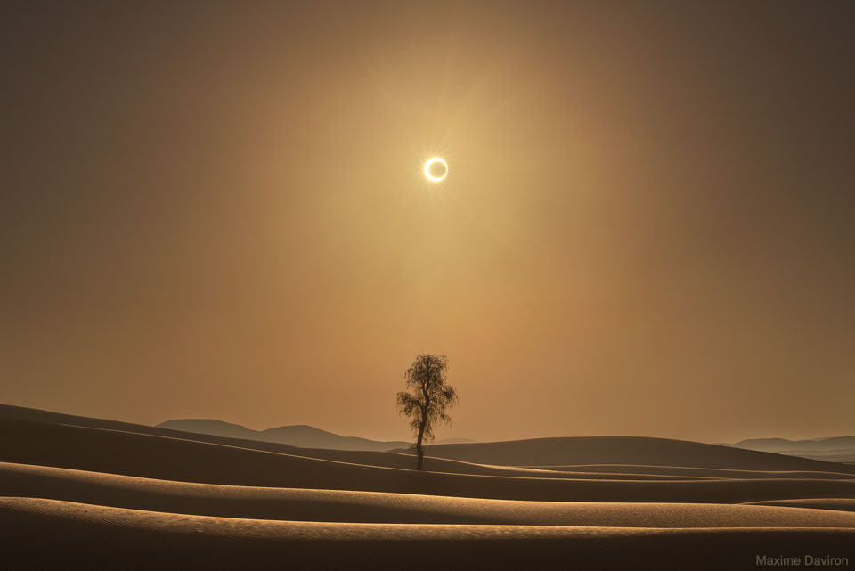 Une éclipse dans le désert