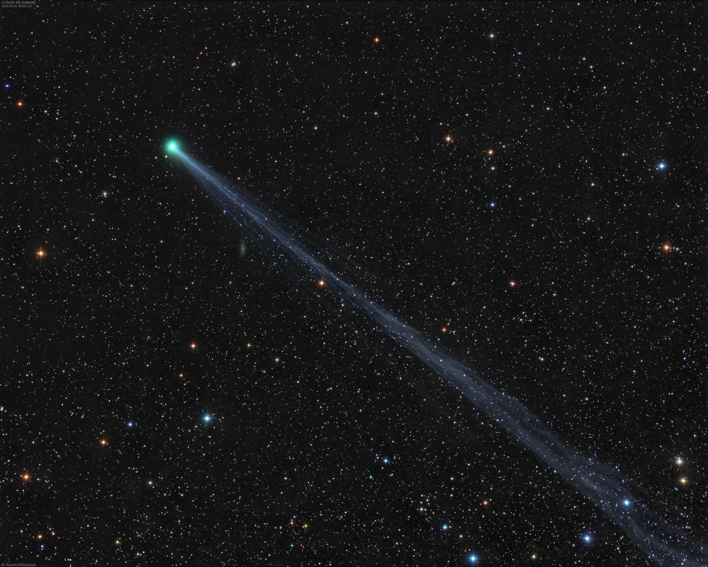 La longue queue de la comète SWAN