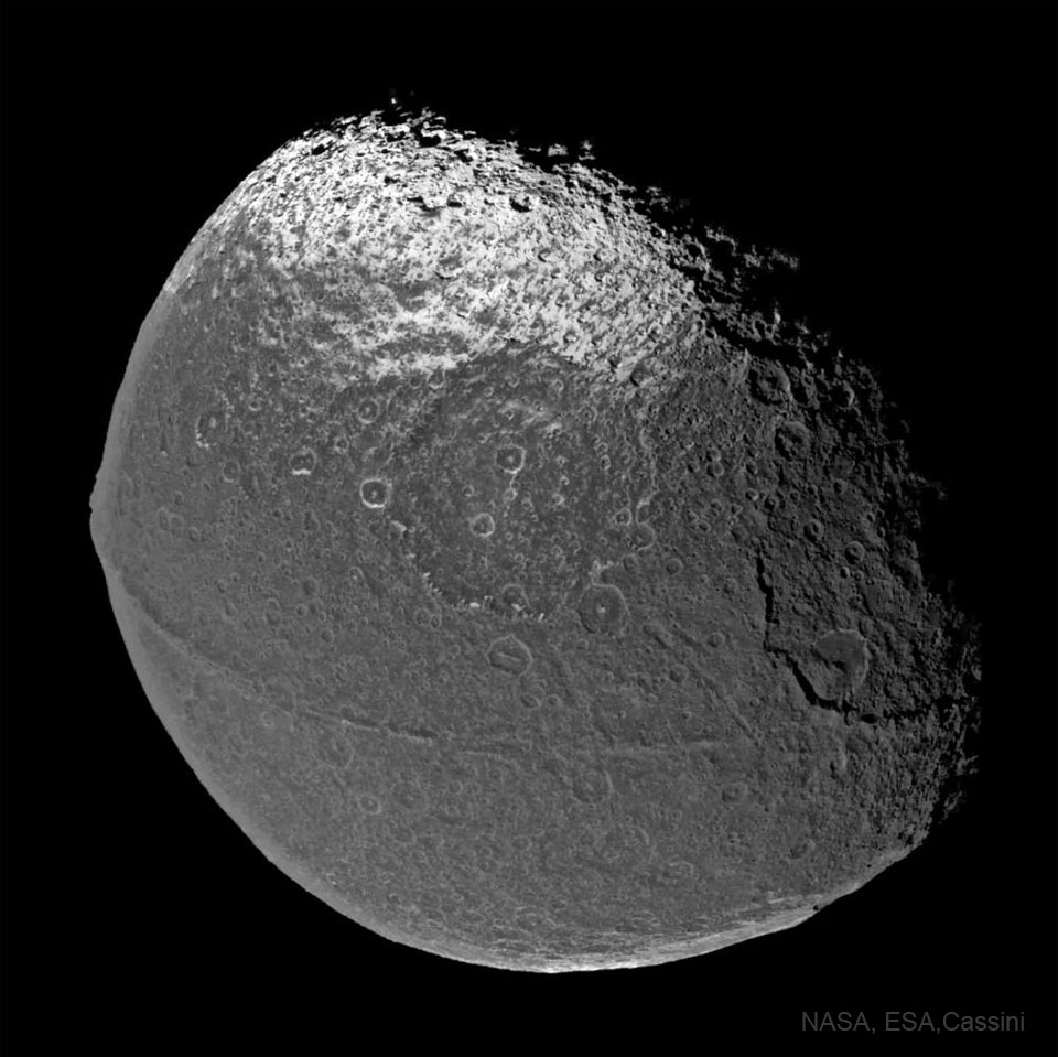 Japet, une lune de Saturne à l\'étrange surface