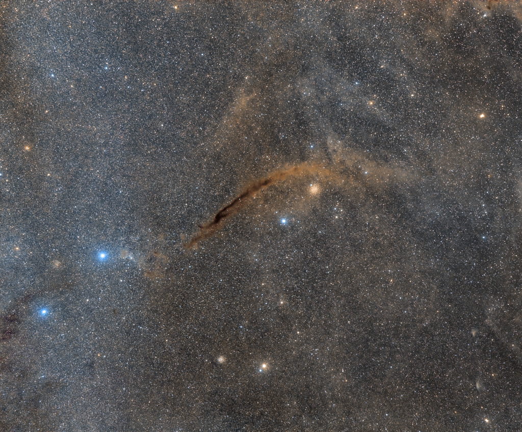 NGC 4372 et le Machin Noir