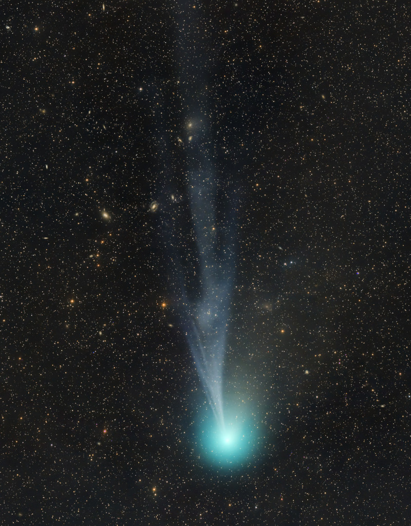Structures dans la queue de la comète 12P/Pons-Brooks