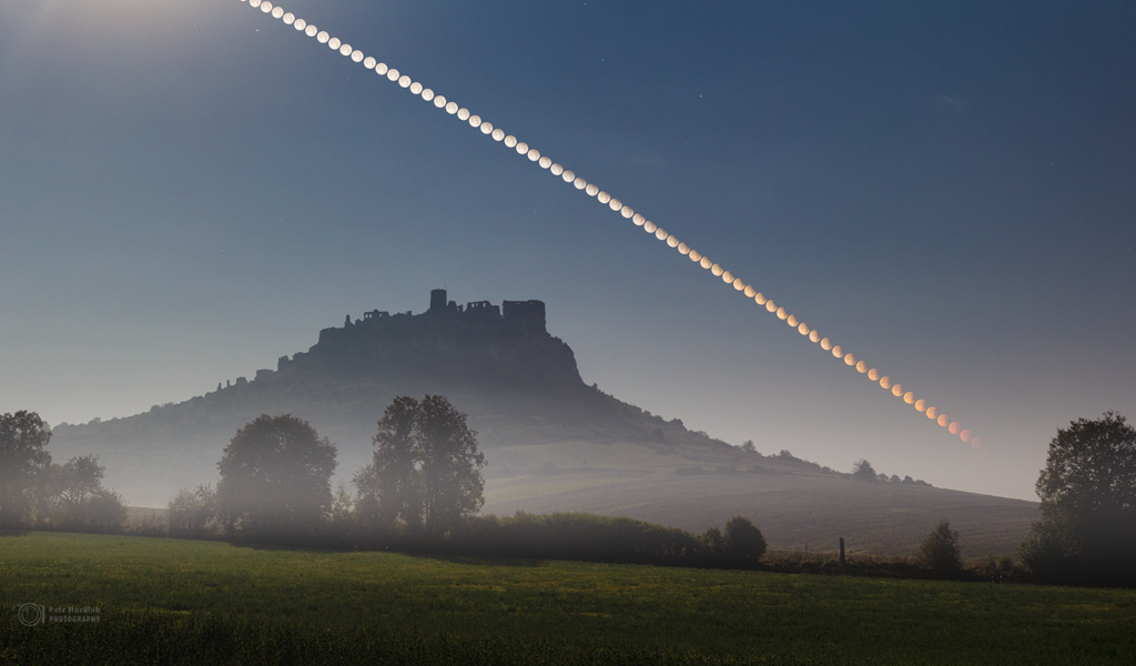 Lune des Moissons dans la brume