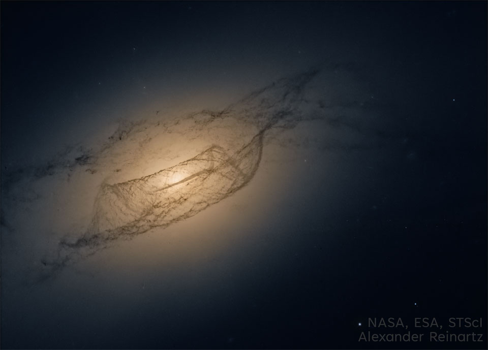 Le disque gauchi de NGC 4753