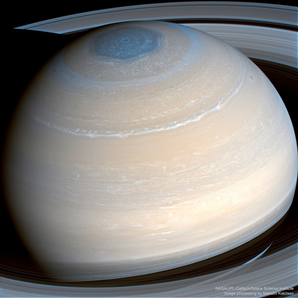 Saturne dans l\'infrarouge par Cassini