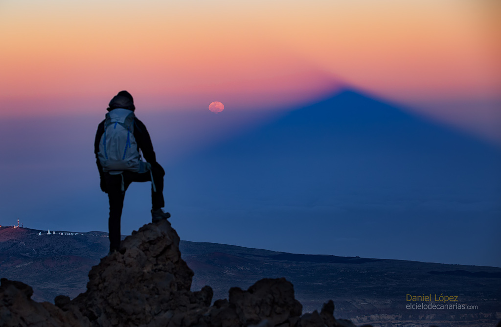 La Lune Pi et l\'ombre de la montagne