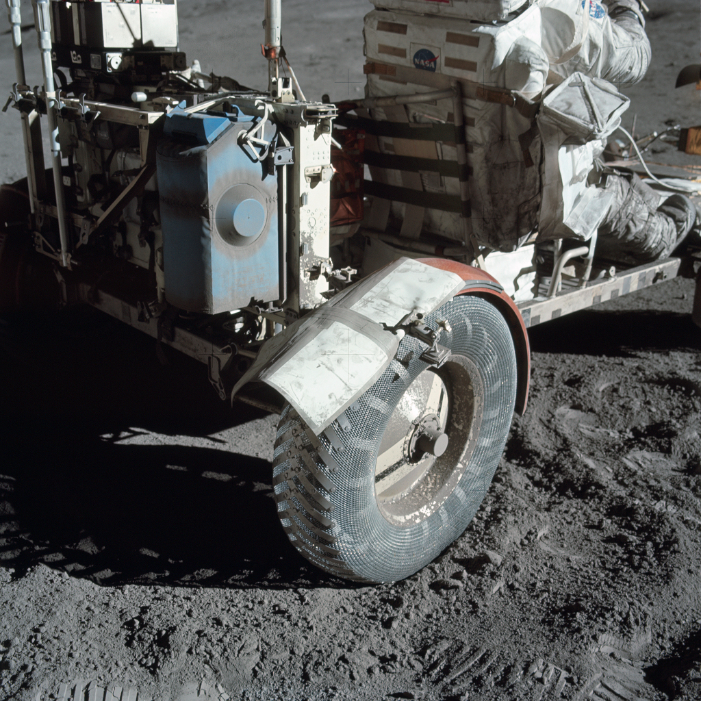 Réparation de fortune sur la Lune