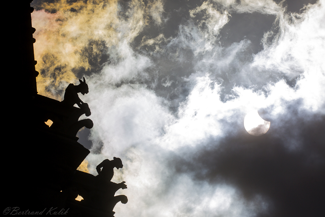 Notre-Dame de Paris sous l\'éclipse