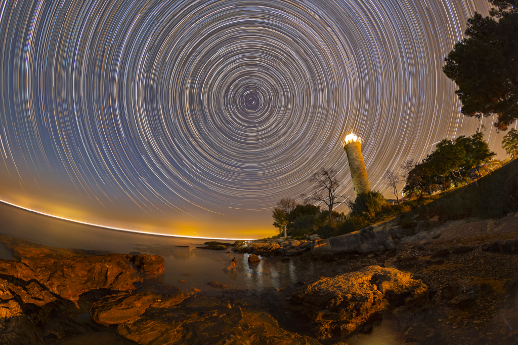 Filé d\'étoiles sur le phare de Savudrija