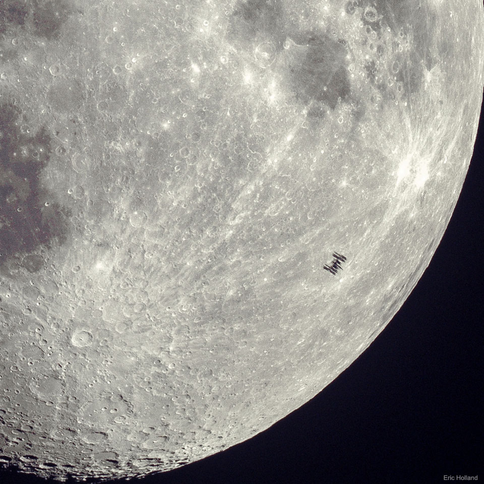 La Station spatiale internationale au clair de Lune