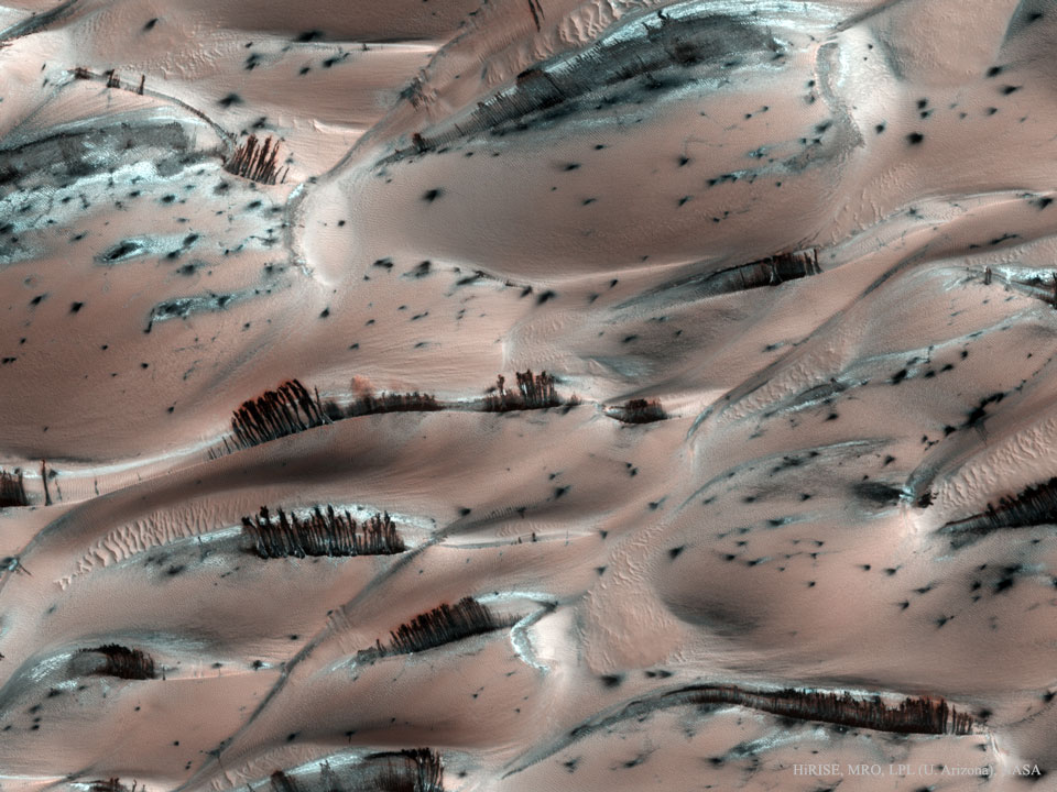 Cascades de sable noir sur Mars