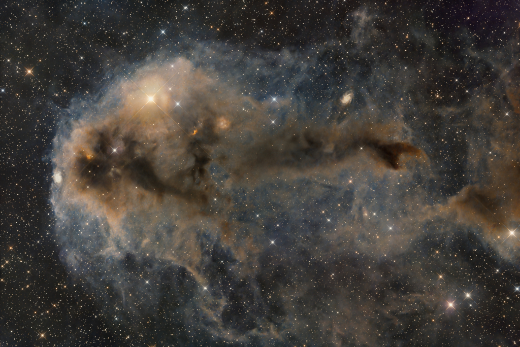 La nébuleuse sombre de Lynds 1251