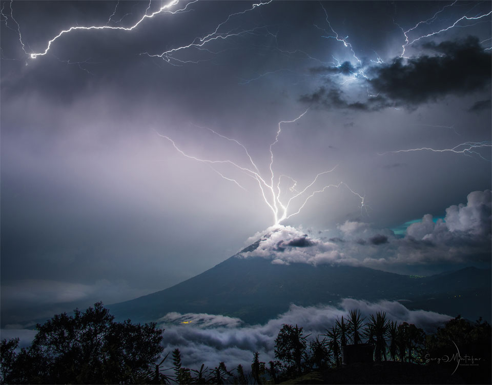 Foudre sur le Volcan de Agua